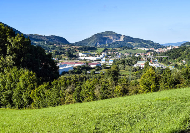 Paisajes verdes del País Vasco, España en primavera. - Foto, imagen