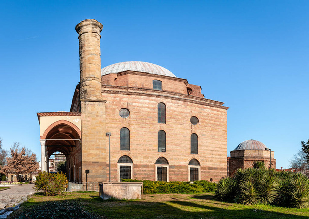 La mosquée Osman Shah (ou mosquée Kursum) à Trikala, en Grèce. Il a été construit au XVIe siècle et sert maintenant de lieu pour des événements mineurs et est un site protégé de l'UNESCO. - Photo, image