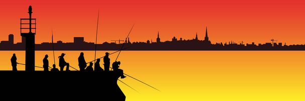 Silhouetten von Fischern mit Angelruten auf der Seebrücke mit Leuchtturm und langer Stadtsilhouette im Hintergrund des Sonnenuntergangs. Viele Leute mit langen Angelruten mit Kopierraum. - Vektor, Bild
