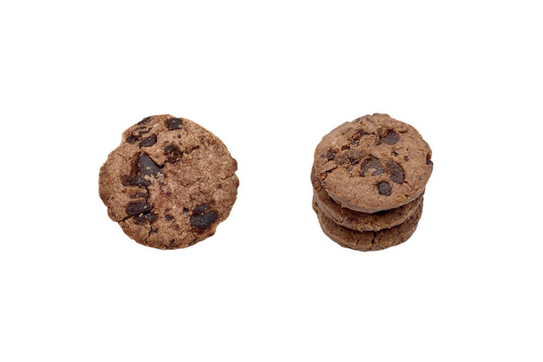 Μπισκότα με τσιπ σοκολάτας που απομονώνονται σε λευκό φόντο - Φωτογραφία, εικόνα