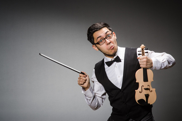 viool speler met viool - Foto, afbeelding