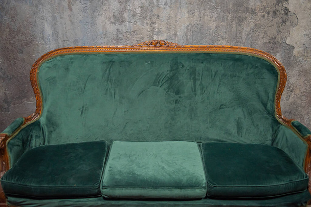 divano vintage con sedia in pelle - Foto, immagini