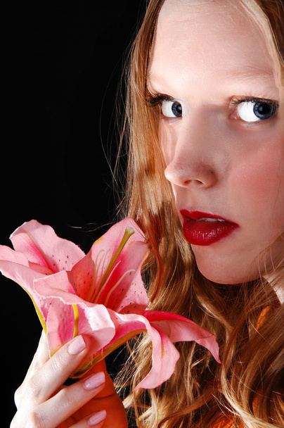 Girl with pink lily. - Valokuva, kuva