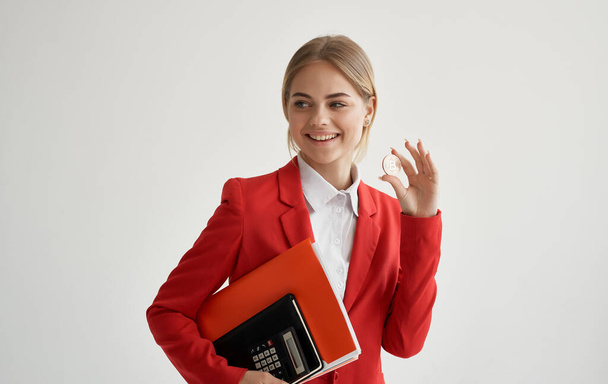 cheerful woman in a red jacket manager finance cryptocurrency Bitcoin internet money - Foto, Imagen