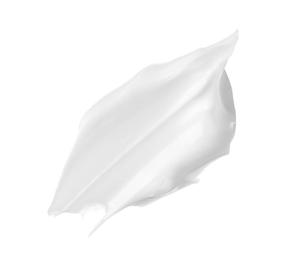 Witte make-up crème veegt op een witte achtergrond. bb, cc creme textuur - Foto, afbeelding