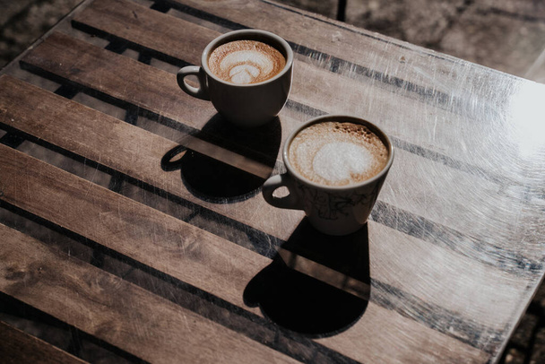 káva s kresbou v jídelně - Fotografie, Obrázek
