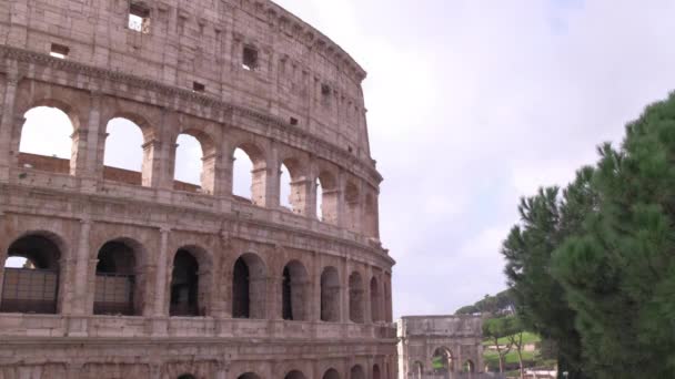 Άποψη του Κολοσσαίου σε μια συννεφιασμένη μέρα στη Ρώμη, Ιταλία - Πλάνα, βίντεο