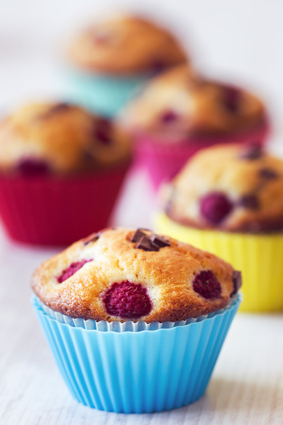 Gruppo di gustosi muffin in tavola
 - Foto, immagini