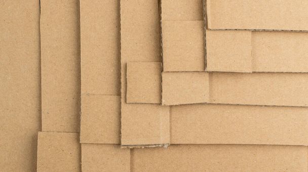 Piezas de cartón Fondo texturizado. Pieza de cartón con espacio de copia, papel pintado de papel Kraft rasgado, Brown Wrapping Vintage Paper Top View - Foto, imagen