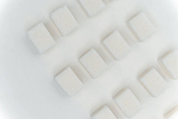 kostky cukru rovnoměrně rozmístěné sladkosti složka horní pohled - Fotografie, Obrázek
