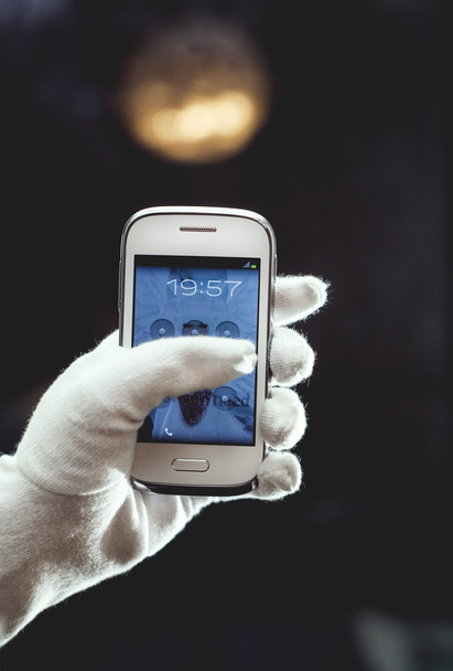 smart phone in hand - Фото, изображение