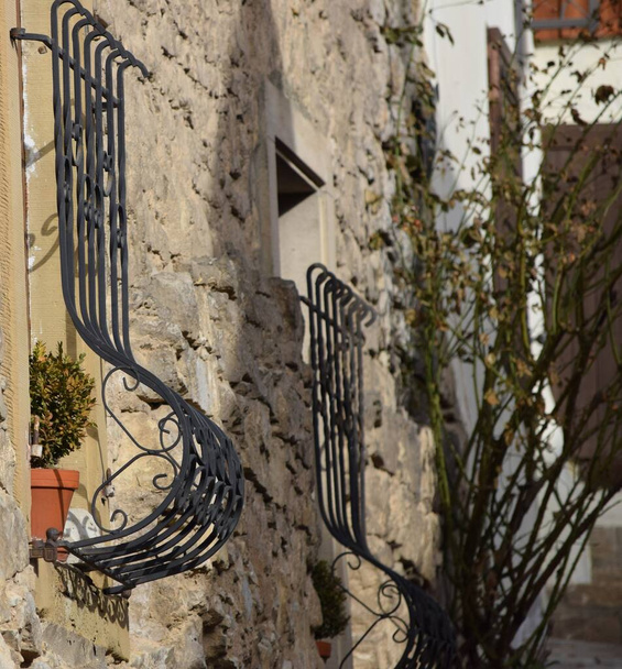Дуговые оконные решетки в тосканском стиле - Фото, изображение