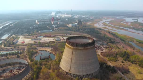 Вид с воздуха пейзаж Чернобыльской АЭС - Кадры, видео