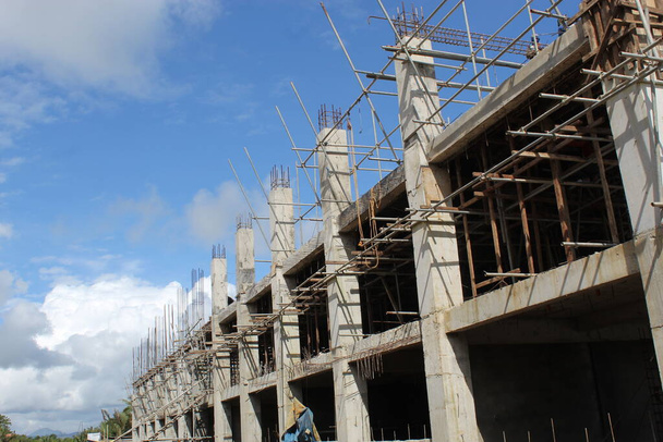 Stavby polních staveb Pokrok v budování polních staveb na modrém nebi - Fotografie, Obrázek