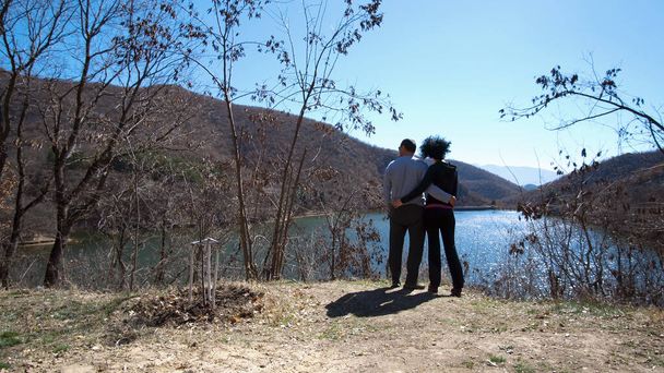 Autumn love, loving couple standing in front of the lake with amazing landscape view - Foto, Imagem