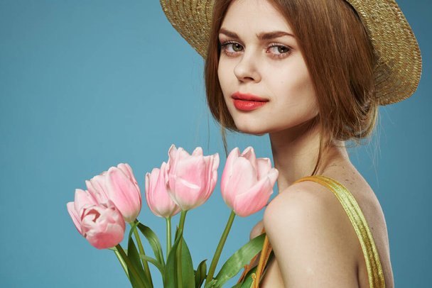 Beautiful woman elegant style hat close-up bouquet of flowers - Fotó, kép