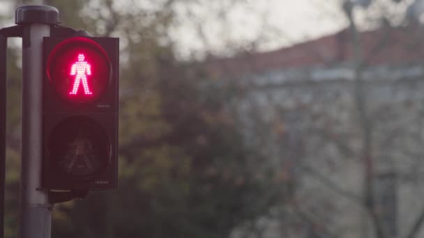 Közlekedési lámpák, zöld lámpák pirosak.. - Felvétel, videó