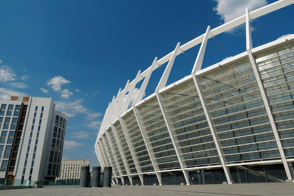 KYIV, UCRANIA, 28 de julio de 2020: Complejo deportivo nacional olímpico, también conocido como Estadio Olímpico en la ciudad de Kiev, capital de Ucrania - Foto, imagen