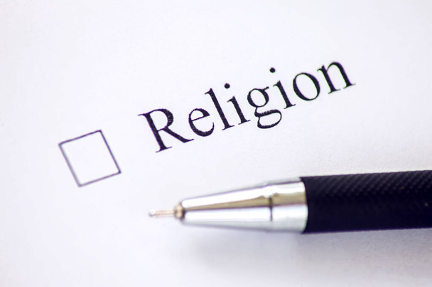 Λίστα ελέγχου με μια λέξη Θρησκεία σε λευκό χαρτί. Έννοια πλαισίου ελέγχου. - Φωτογραφία, εικόνα