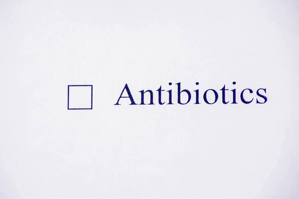 Case à cocher - mot antibiotiques. Formulaire de contrôle concept - Photo, image