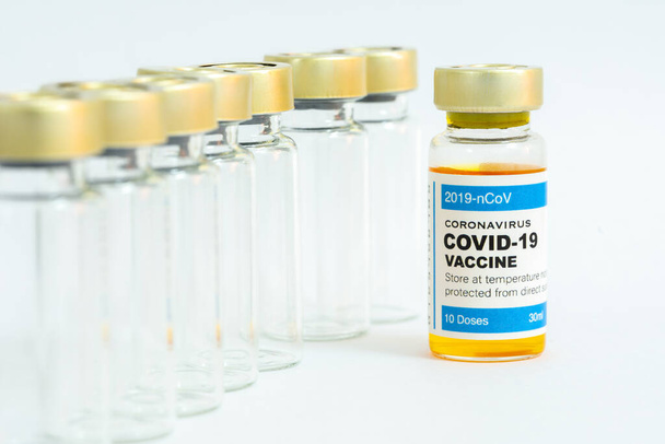 Vaccin contre le coronavirus avec concept de soins médicaux. - Photo, image