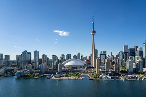 Toronto centrum města letecký pohled z jezera Ontario - Fotografie, Obrázek