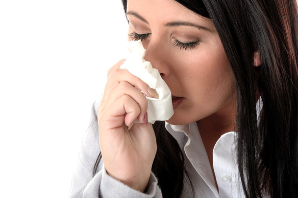 Mujer joven estornudando - Foto, imagen