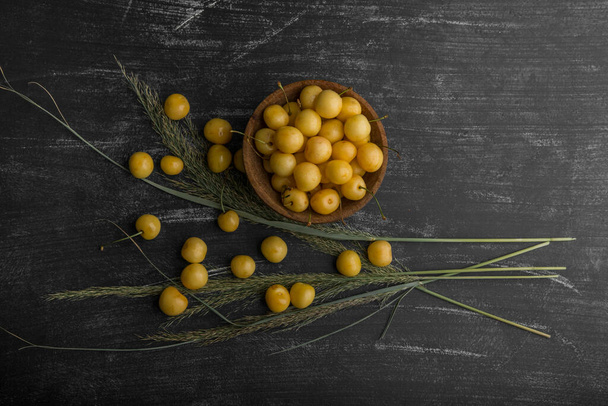 fresh yellow plums on a dark background. top view. - 写真・画像