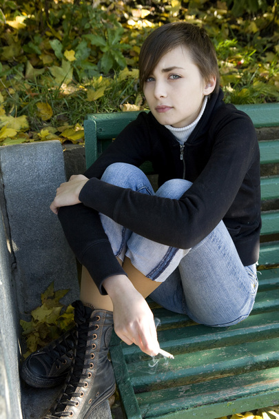 portret των νεαρών καπνιστών κορίτσι - Φωτογραφία, εικόνα