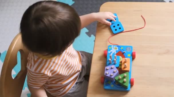 Early child development. Home education of the kid. New methods and technologies for teaching children. Creative development of children. Exploring shapes and colors. - Footage, Video