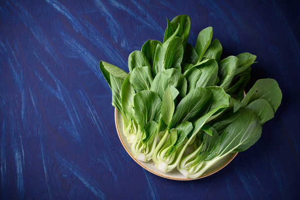 Свежие Бок Чой или Пак Чой (китайская капуста), органические овощи - Фото, изображение