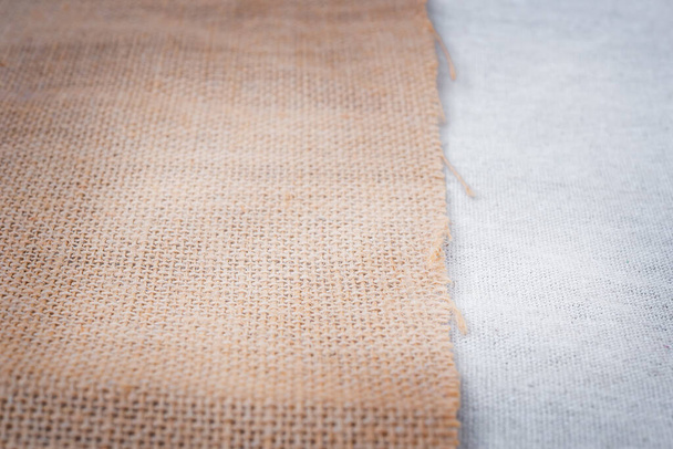 Deux types de fond de tissu. Fond en coton et toile de jute - Photo, image