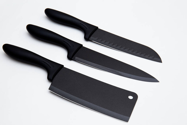 набір чорного розкішного кухонного ножа ізольовано на білому
  - Фото, зображення