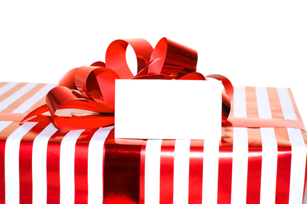 vánoční dárek s pásem karet a značky. izolované na bílém backgro - Fotografie, Obrázek