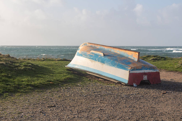 Boot steht Kopf, um in der Bretagne zu überwintern - Foto, Bild