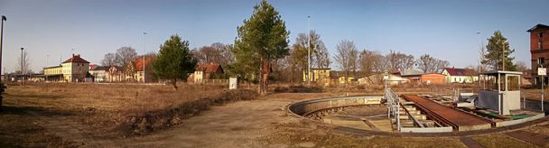 Un antiguo patio de marshalling con un tocadiscos en el Uckermark - Foto, imagen
