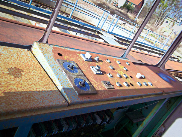 Antigo armário de interruptores da plataforma giratória - Foto, Imagem