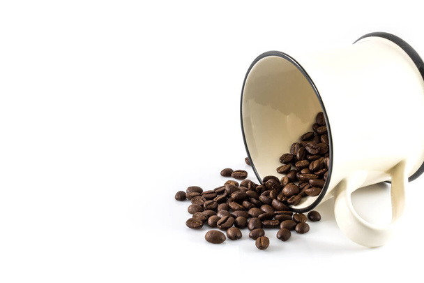 Coffee cup and coffee beans on white background - Zdjęcie, obraz