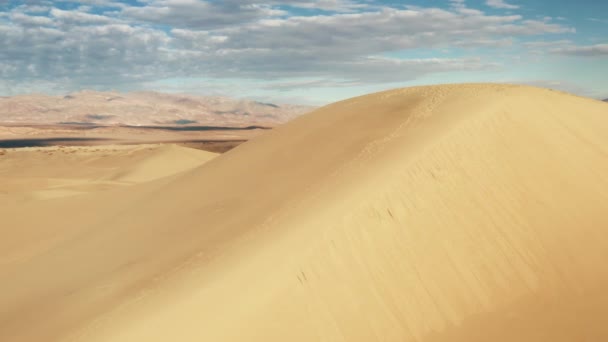 Ölüm vadisi ulusal park manzarası, ABD hava 4K, kum tepeleri b-roll - Video, Çekim