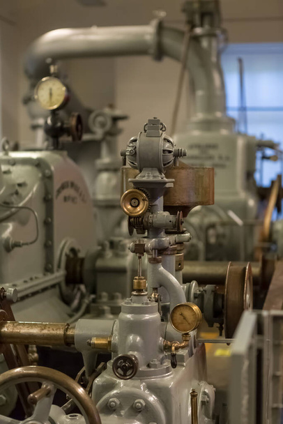 Dettaglio di un classico generatore idroelettrico industriale del 1934... - Foto, immagini