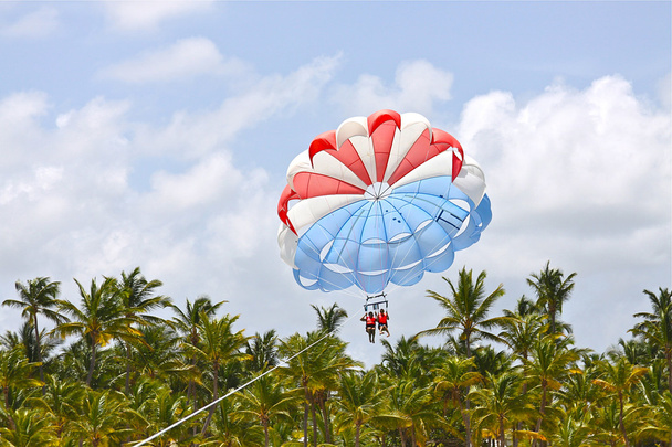 parasailing spolu v létě - Fotografie, Obrázek