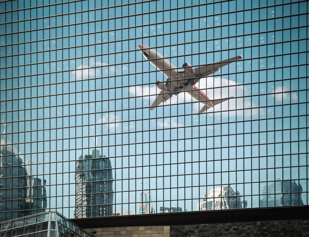 airplane are reflected on the glass curtain wall - Zdjęcie, obraz