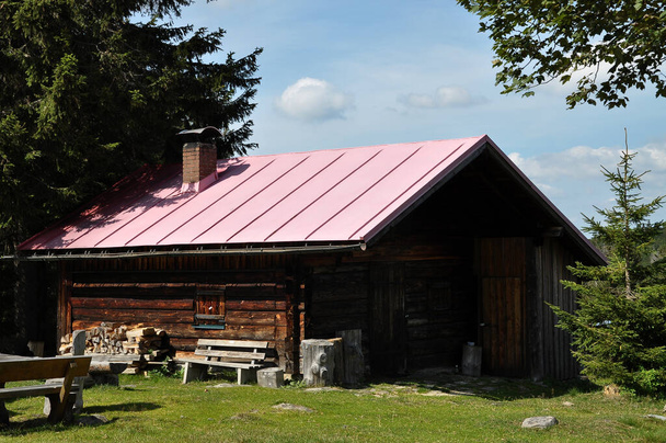 ヴェロレナー・シャッテン(Verlorener Schachten) -フルエナウ近郊の木造小屋・ベンチ - 写真・画像