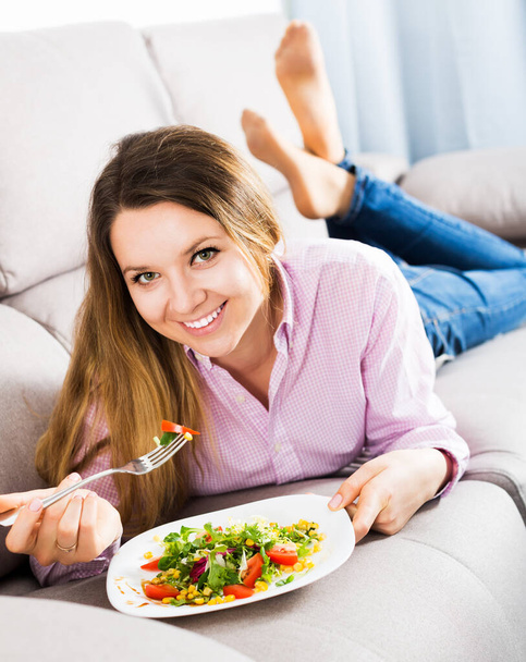 Girl eating green salad - Foto, imagen