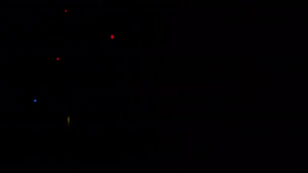 Zeitlupe Video von blau und rot leuchtenden Glitzerpartikeln Hintergrund. Glühende Lichtteilchen fallen. Fallender Glitzerhintergrund in Super-Zeitlupe. - Filmmaterial, Video