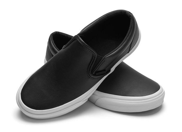 Μαύρο δερμάτινο ολίσθημα στα παπούτσια κοπεί. - Φωτογραφία, εικόνα