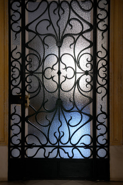 Puerta de hierro forjado, Ronda, Málaga, Andalucía, España - Foto, Imagen