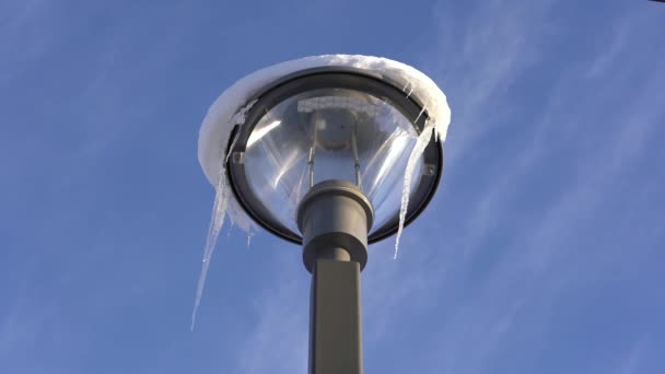 lamppost of the light lying frozen due to the polar cold - Footage, Video
