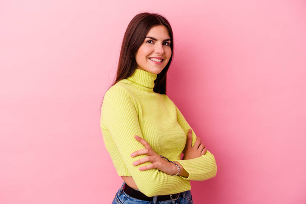 Young caucasian woman isolated on pink background happy, smiling and cheerful. - Foto, afbeelding
