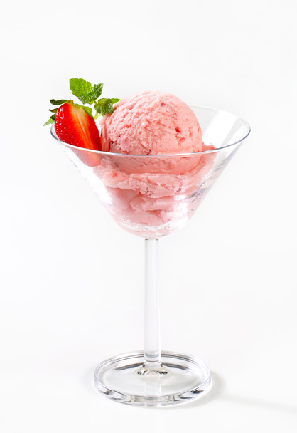 Strawberry ice cream  in stemmed glass - Photo, Image